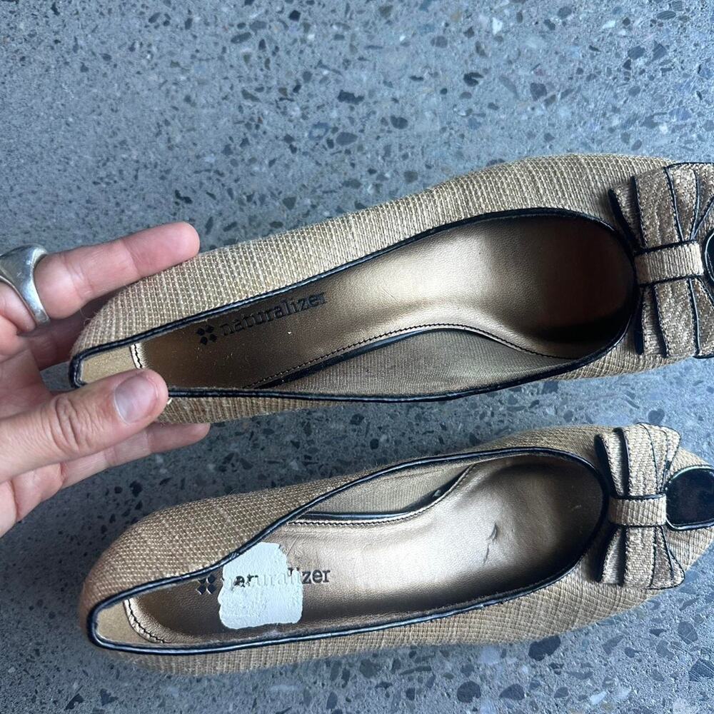 Naturalizer Women 7.5 Heels Gold Tan Peep Toe Kitten Heels Gold Woven Bow Y2K - Picture 3 of 4